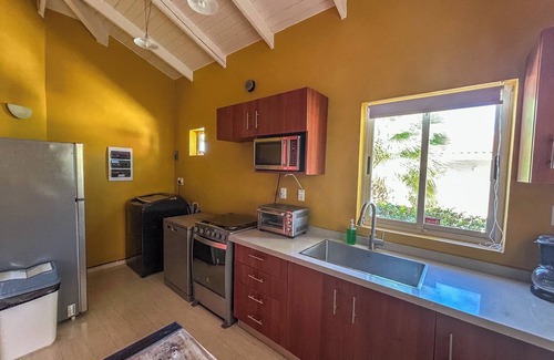 Piscadera Casa | Casa Serena: Comfortable stay in Piscadera - close to beach and city
