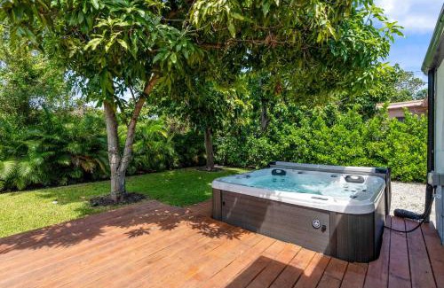 Buena Vista Casa | Casa Siesta- Hot tub Home Gym and Modern Design