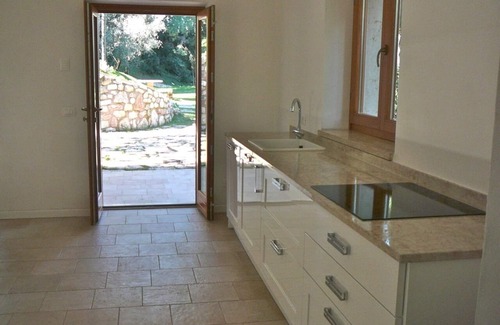 Malcesine Apartamento | Casa Sopri: La paz celestial en medio de bullicio festivo: en el parque en la playa.