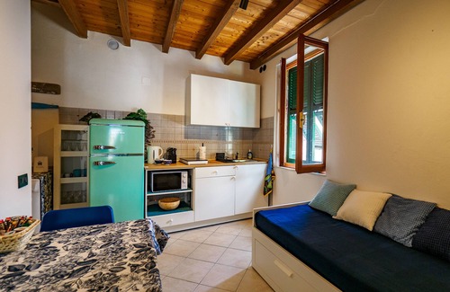 Vernazza Apartamento | Casa Teresa with AC and Balcony