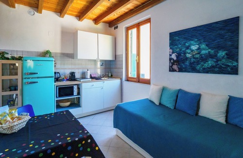 Vernazza Apartamento | Casa Teresa with AC and Balcony