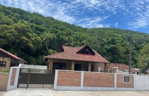 Governador Celso Ramos Casa | Casa Tijolinho a Vista - 150 mt praia