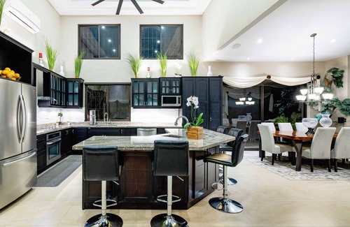 Coco Casa | Casa Timlin - Solar Hot Tub, Concierge, Daily Housekeeping