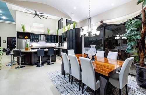 Coco Casa | Casa Timlin - Solar Hot Tub, Concierge, Daily Housekeeping