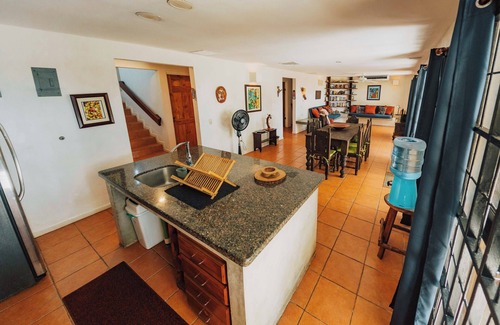 Esterillos Oeste Casa | Hermosa casa frente a la playa