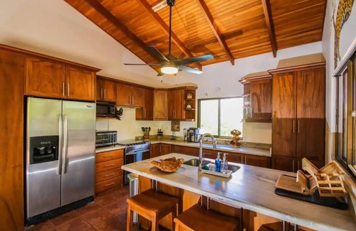 Xihu Villas Casa | Casa Tropical- Secluded Mountain View Pool House