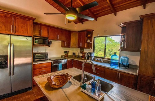Xihu Villas Casa | Casa Tropical- Secluded Mountain View Pool House