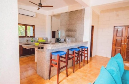 Aserradores Casa | Casa Turquesa - Luxury 3-Story Beachfront Estate