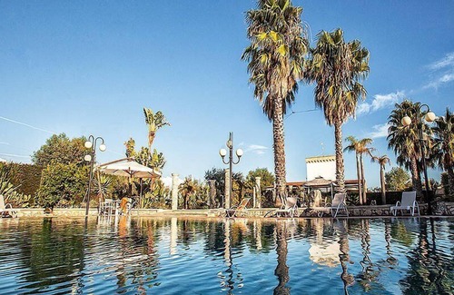 Presicce Casa | Casa Ulivella: Un elegante y acogedor apartamento rodeado de vegetación.