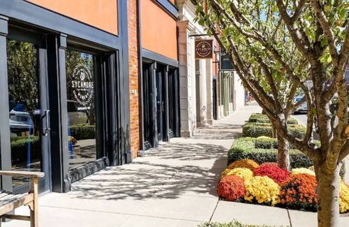 Terre Haute Apartamento | Casa Urbana's - Tuller Primary Suite