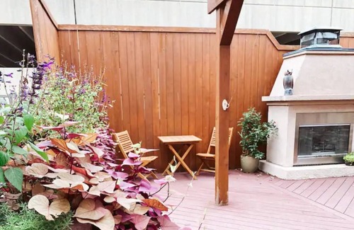 Terre Haute Apartamento | Casa Urbana's - Tuller Primary Suite
