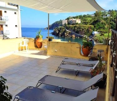 Lipari Historic Centre Casa | Casa vacanze Lipari da Sergio spiaggia sotto casa