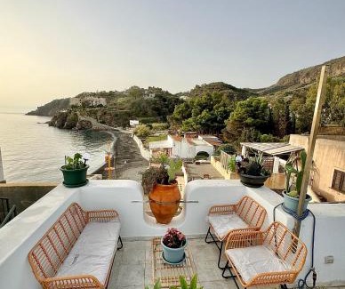 Lipari Historic Centre Casa | Casa vacanze Lipari da Sergio spiaggia sotto casa