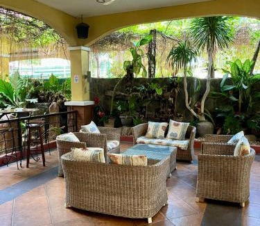 Imus Cama Y Desayuno | Casa Verde Hotel & Events Center