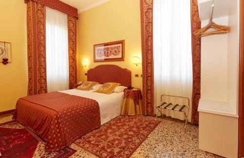 Marghera Cama Y Desayuno | Casa Villa Gardenia Venice - Atika & Atif