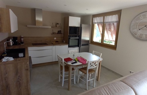 Saint-Martin-de-la-Porte Apartamento | Casabert T 2 Glycine, Très bel Appartement Calme et Harmonieux