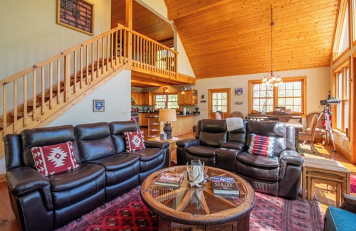Cullowhee Cabina | Casablanc - Stunning Mountain Cabin Near WCU