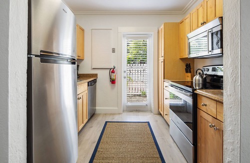 The Meadows Casa | ~ CASABLANCA TOO ~ ¡Linda casa de campo con jacuzzi privado y estacionamiento en la calle!