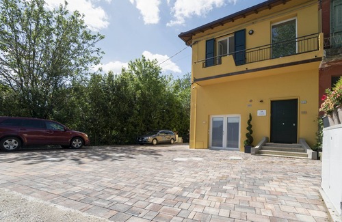 Castel San Pietro Terme Apartamento | CASADELFALEGNAME-FRASSINO-corporate staff, 7 letti. sito www.casadelfalegname.it
