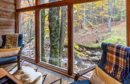 Whittier Casa | Cascading Creek Cabin
