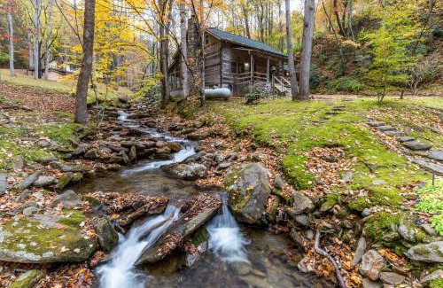 Whittier Casa | Cascading Creek Cabin