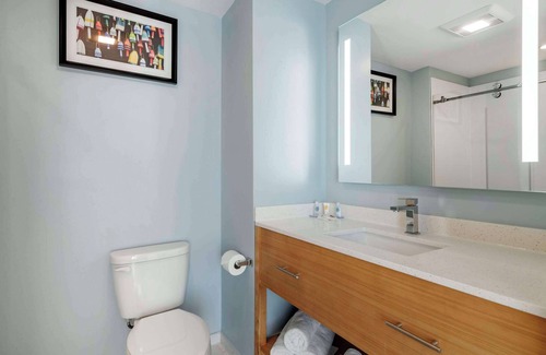 South Portland Hotel | Casco Bay Hotel Portland Airport - Maine Mall, an Ascend Collection Hotel