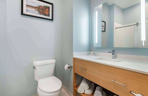 South Portland Hotel | Casco Bay Hotel Portland Airport - Maine Mall, an Ascend Collection Hotel