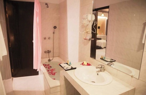 Dhaka Hotel | Case Masters