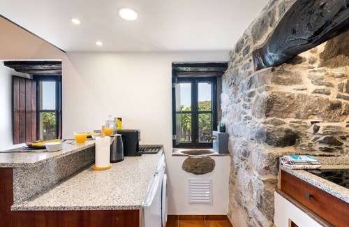 Ponta Delgada Villa | Casinha do Mar by Galmi