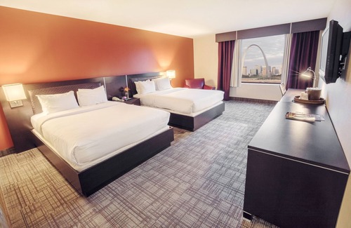 East St. Louis Hotel | Casino Queen Hotel