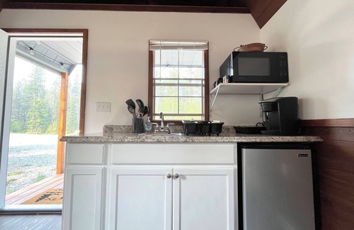 West Glacier Cabina | Casita 1, Tiny Home in Wood Area, 1 Mile From Glacier Entrance- 2 Guests