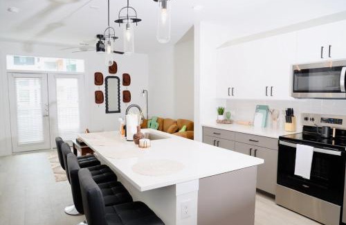 McNeil Apartamento | Casita Cactus - Poolside Charm near Domain & Q2