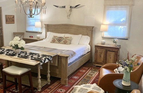 Historic Eastside Casa | Luxe Casita Joya del Este en el primer e histórico Eastside