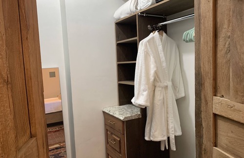 Historic Eastside Casa | Luxe Casita Joya del Este en el primer e histórico Eastside