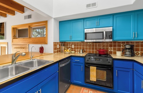 Nambe Pueblo Casa | Casita del Mirador - Well-Appointed Home w/Kiva Fireplace, Sunset Views, & Pool