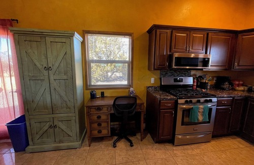 Pinon Hills Casa | Casita del Sol - Exceptional One Bedroom Santa Fe Home on 2.5 Acres
