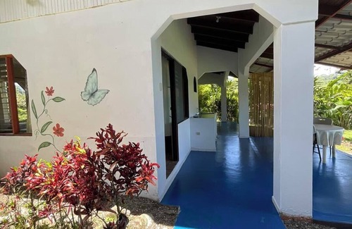 Ciudad Cortés Cabina | Casita Familiar Blue, apto para tus mascotas. Totalmente rodeado de naturaleza..