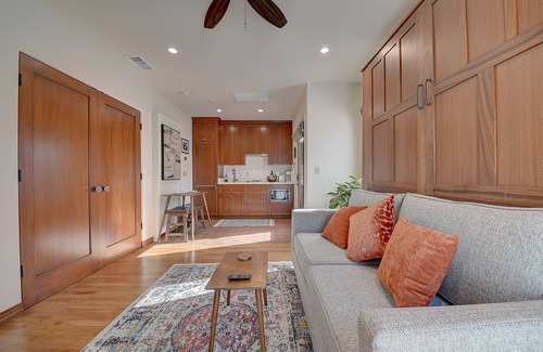 Belmont Shore Apartamento | Casita Granada: Belmont Shore- steps to Second Street + 3 blocks to the beach