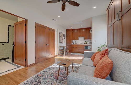 Belmont Shore Apartamento | Casita Granada: Belmont Shore- steps to Second Street + 3 blocks to the beach