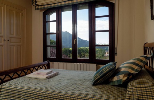 Ampuero Complejo | Casona Cántabra con Piscina, Padel, Mucho Campo y Grandes Espacios Interiores!