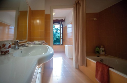 Ampuero Complejo | Casona Cántabra con Piscina, Padel, Mucho Campo y Grandes Espacios Interiores!
