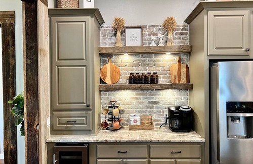 Jones Mills Casa | Castaway Cove - Lakefront Home