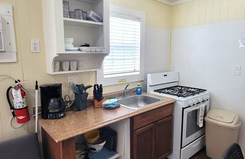 Old Town Cabaña | Castaway! DB3--2 Bedroom/1 Bath Standard Cottage, Walk to the Beach, Dogs OK!