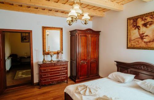 Ogra Casa | Castel Haller