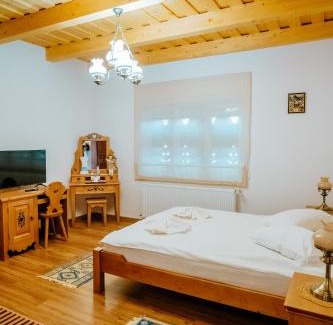 Ogra Casa | Castel Haller