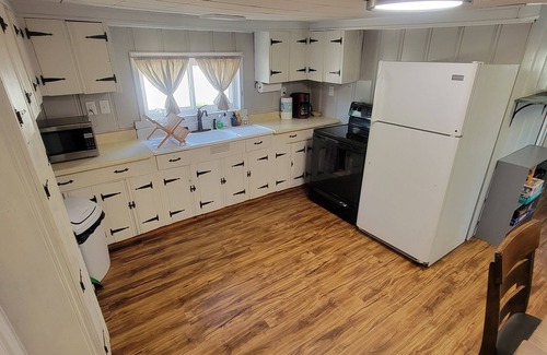 Camdenton Casa | Castle Cliff Cabin - Home on the water- walking distance to Ha Ha Tonka