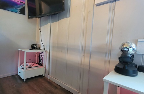 Camdenton Casa | Castle Cliff Cabin - Home on the water- walking distance to Ha Ha Tonka