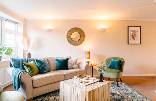 Warwick Casa | Castle Gate by Spa Town Property - Central Location with Large Living Space