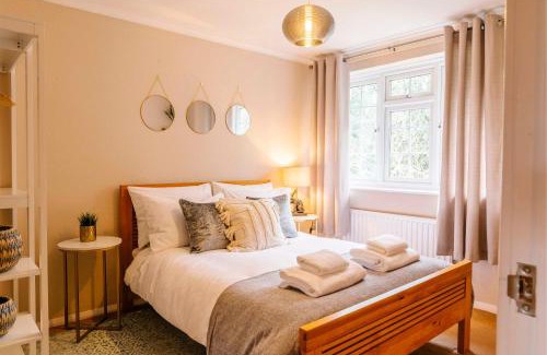 Warwick Casa | Castle Gate by Spa Town Property - Central Location with Large Living Space