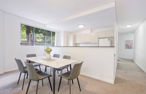 Castle Hill Casa | Castle HIll Sweet Modern 3BR Apt with 2 Parking